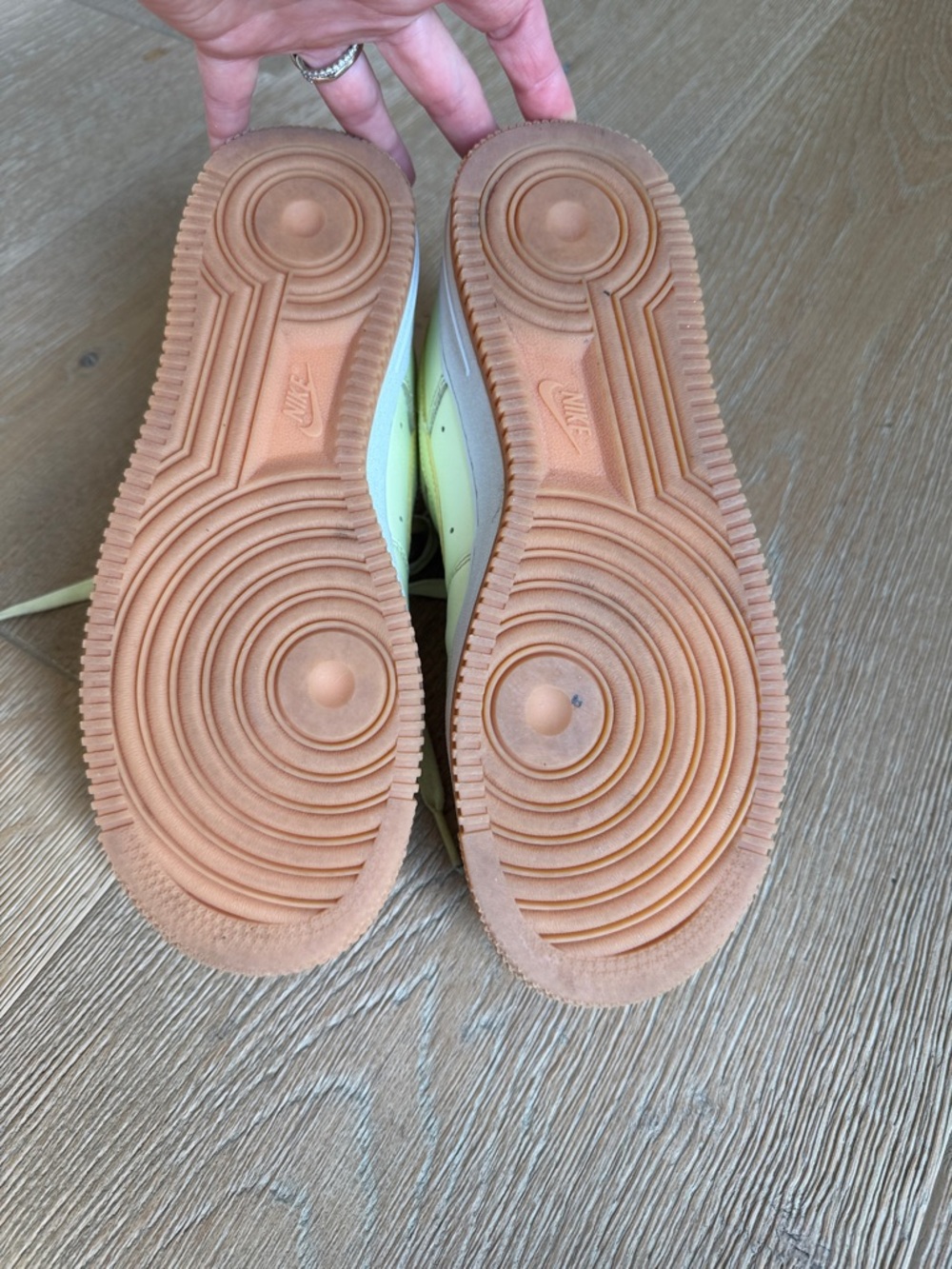 Nike Air Force 1 Low-Top Sneakers in Pale Yellow with Gum Sole - Picture 3 of 6